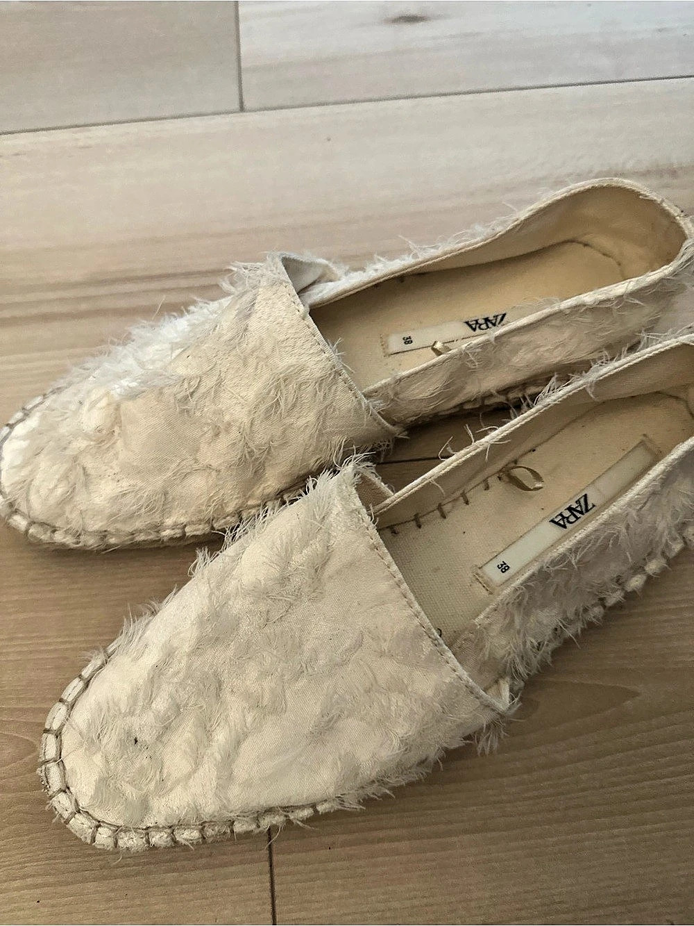 ZARA Floral Espadrille Flats in Cream US 8